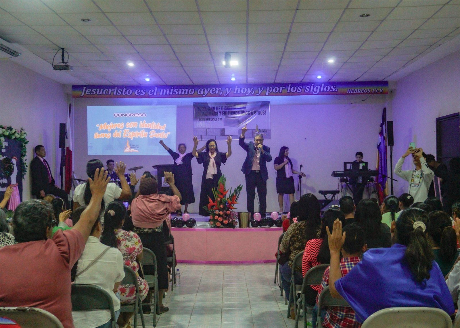 Congregación de la Iglesia Cuadrangular Luz Al Mundo en Panamá